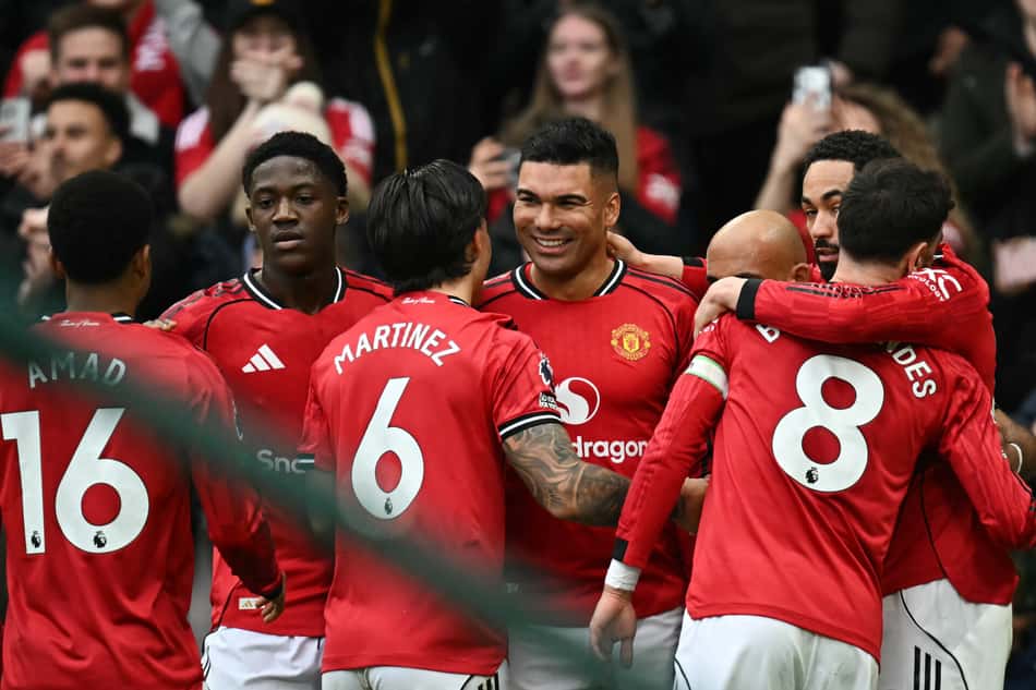 Casemiro comemora gol na vitória do United sobre o Fulham por 3 a 2 (Foto: Paul Ellis / AFP)