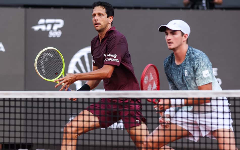 Marcelo Melo e João Fonseca no Rio Open (Foto: Fotojump)