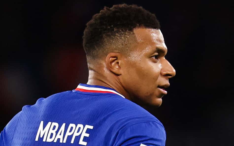 Kylian Mbappé durante goleada da França sobre a Ucrânia, por 4 a 0, pelas Eliminatórias (Foto: FRANCK FIFE / AFP)