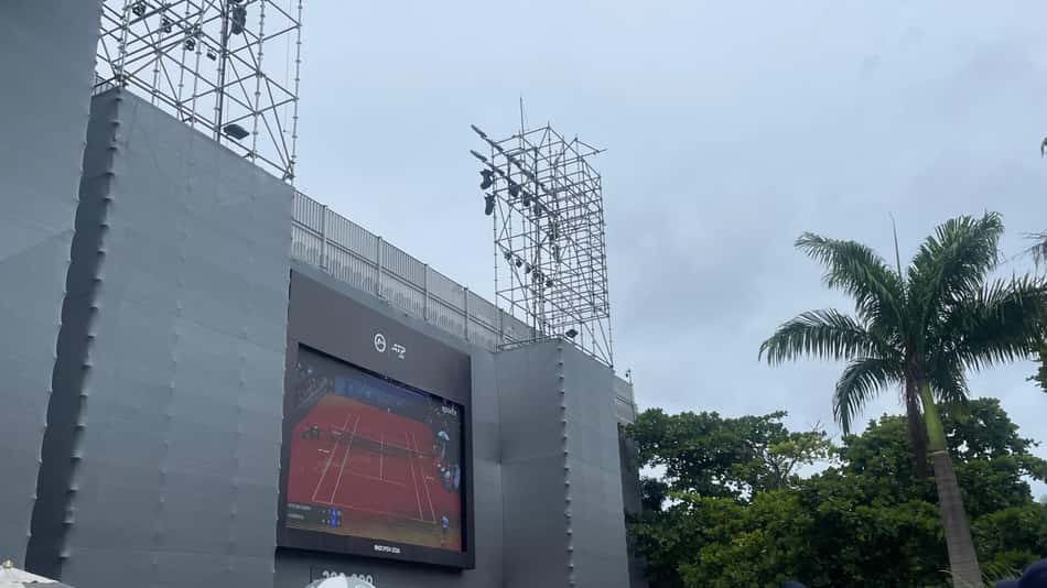 Tempo fechado sobre a Quadra Guga Kuerten no Rio Open (Foto: Anna Ramos/Lance!)
