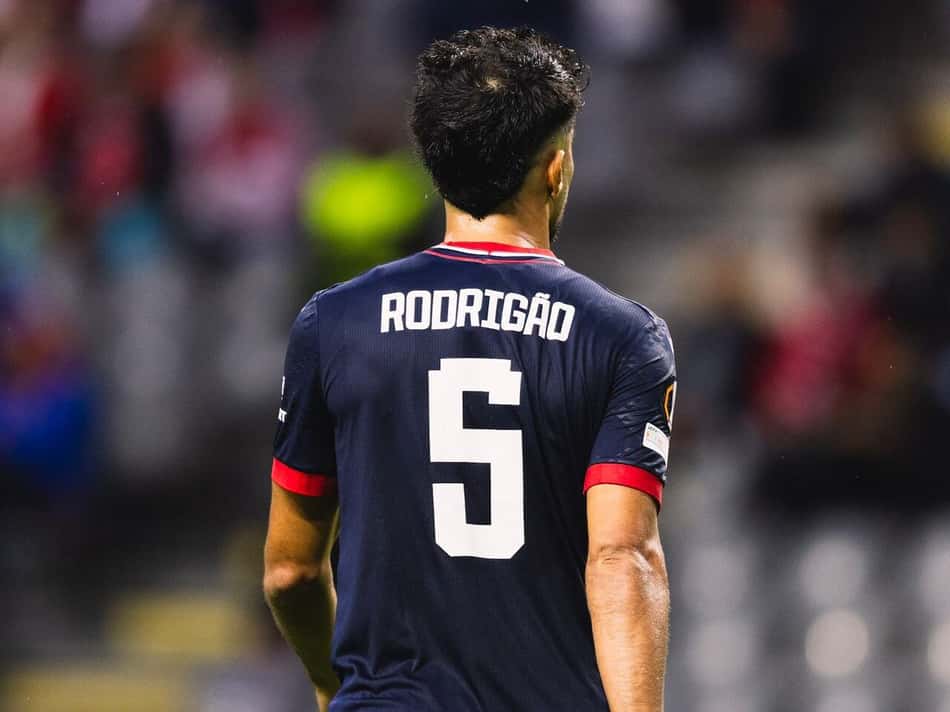 Rodrigão em ação pelo Estrela Vermelha (Foto: Arquivo Pessoal)