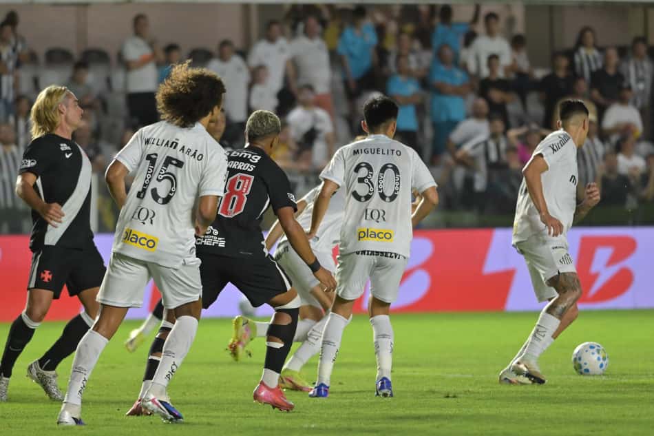 Santos x Vasco na Vila Belmiro pelo Brasileirão (Foto: Jota Erre/AGIF/GazetaPress