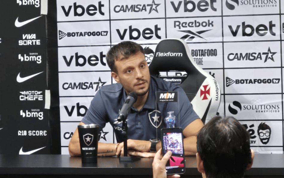 Anselmi analisa derrota do Botafogo para o Vasco e destaca parte defensiva