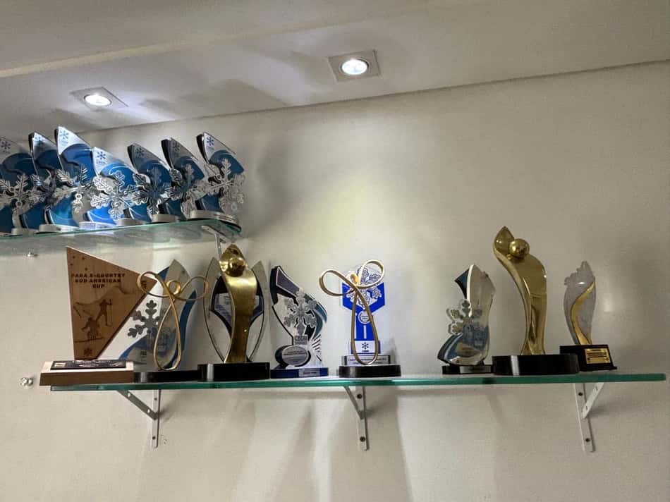 Casa da família é cheia de lembranças das conquistas esportivas