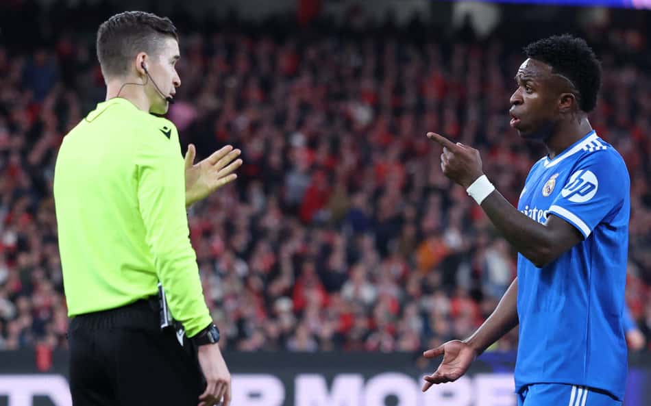 Uefa abre investigação após denúncia feita por Vini Jr em jogo contra o Benfica