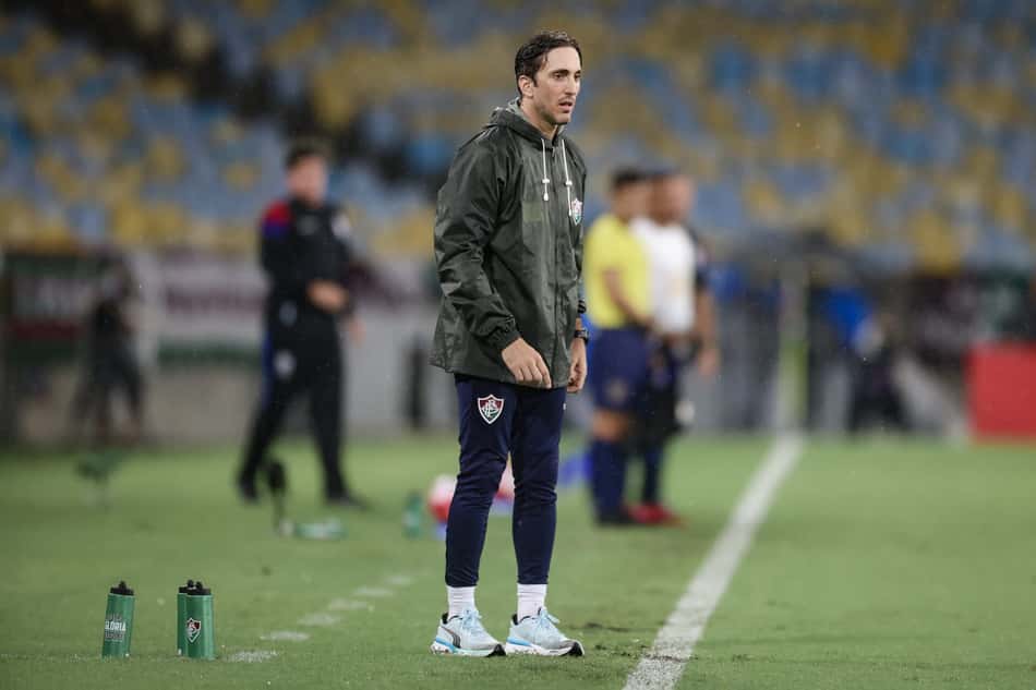 Zubeldía em campo durante Fluminense x Maricá (Foto: Marcelo Gonçalves/FFC)