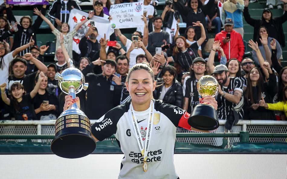 Histórico: Gabi Zanotti iguala marca de lenda e entra para o topo do Corinthians