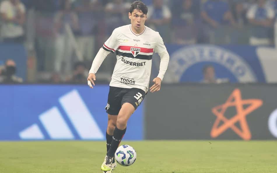 Ferraresi, do São Paulo, entrou na mira do Botafogo (Foto: Gilson Lobo/Agif/Gazeta Press)