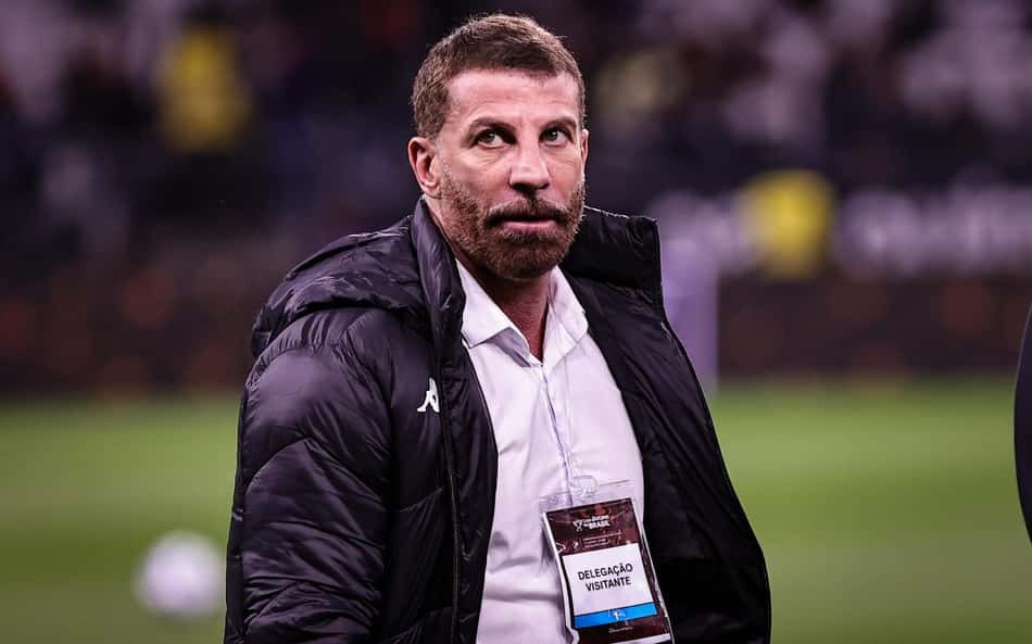 Pedrinho foi criticado após queda do Vasco no Carioca (Foto: Fabio Giannelli/Agif/Gazeta Press)