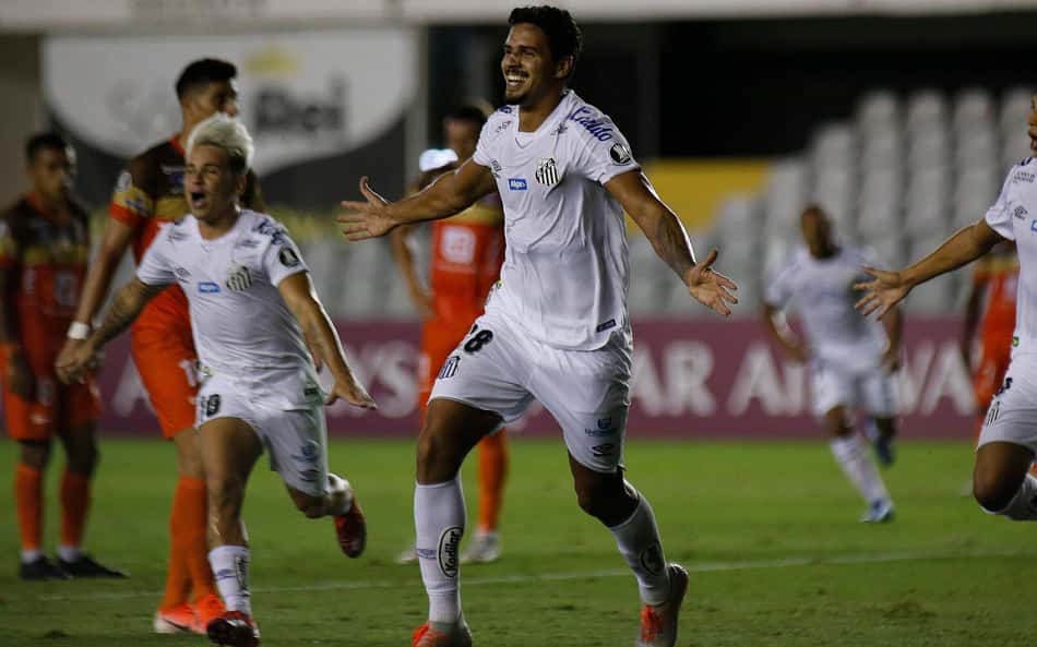 Santos anuncia contratação do zagueiro Lucas Veríssimo