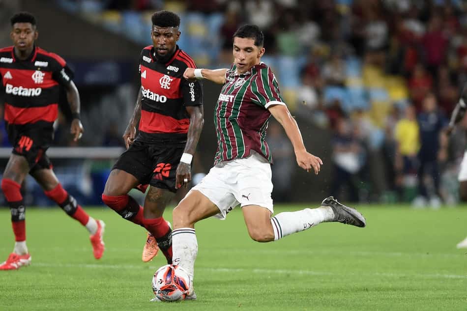 Serna durante a partida entre Flamengo e Fluminense no Carioca 2026 (Foto: Alexandre Durão/ZIMEL PRESS)