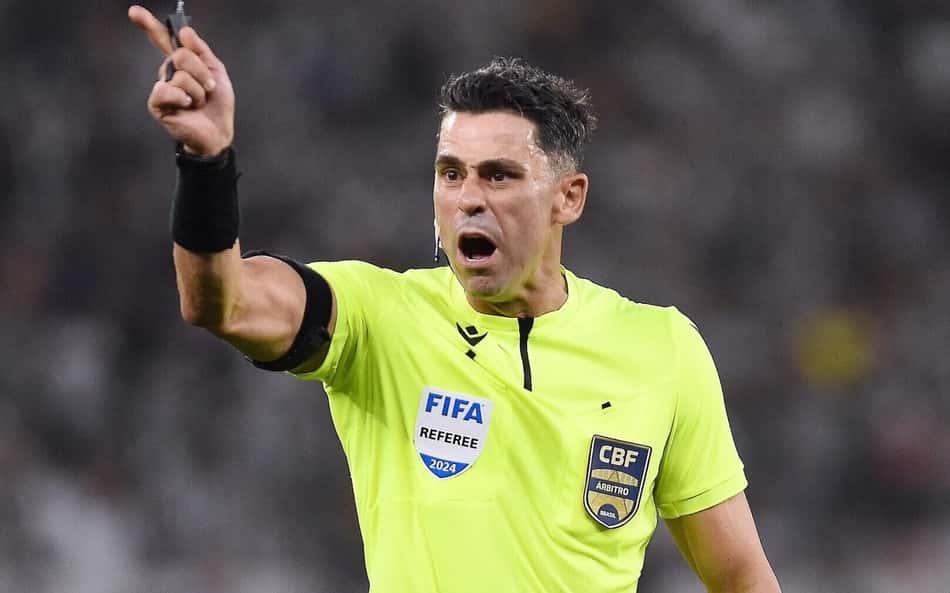 Flávio Rodrigues apita Flamengo x Cruzeiro (Foto: Alexandre Durao/ZIMEL PRESS)