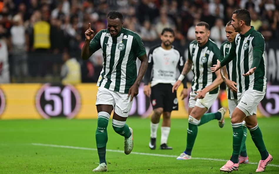 Jacy abriu o placar para o Coritiba (Foto: Eduardo Carmim/Photo Premium/Gazeta Press)