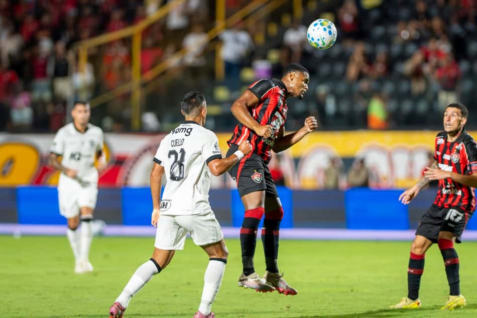 Vitória e Atlético-MG se enfrentam pelo Brasileirão (Foto: Fillipe Alves/Agência F8/Gazeta Press)