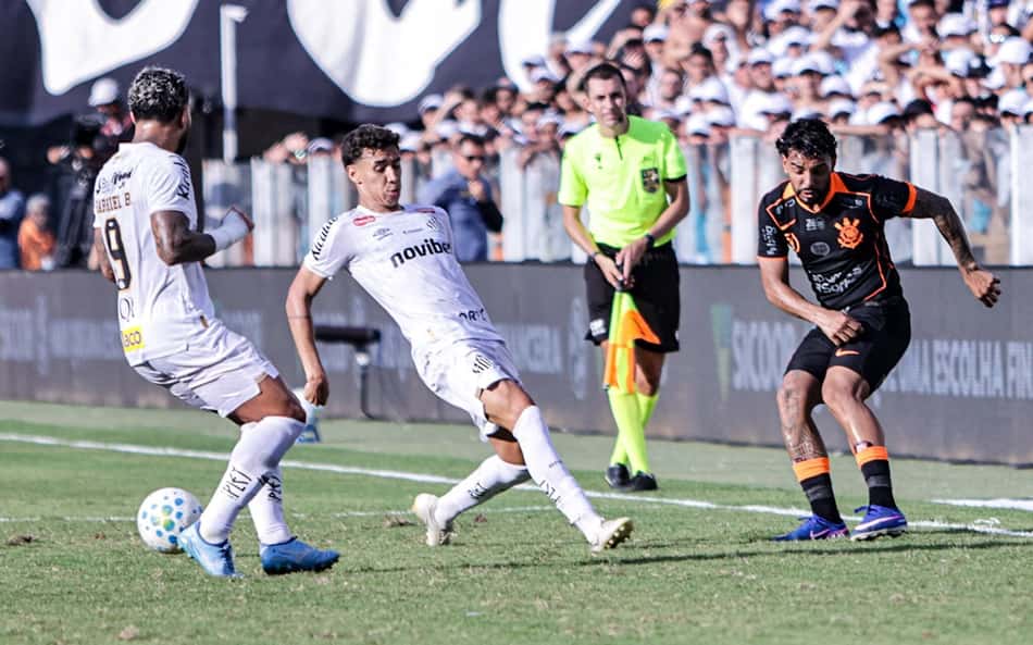 Gabriel Bontempo sentiu uma contratura lombar no clássico contra o Corinthians. (Foto: Joca Duarte/MOCHILA PRESS)