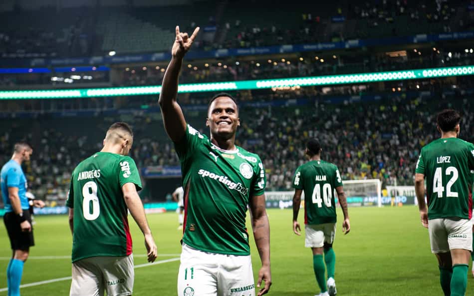 Arias celebra primeiro gol e cobra eficiência do Palmeiras: 'Matar o jogo antes'