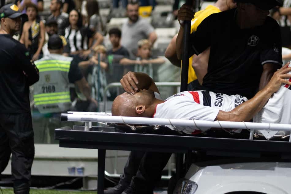 Lucas Moura fratura duas costelas e fica fora do próximo jogo (Foto: Martins/Agência F8/Gazeta Press) 