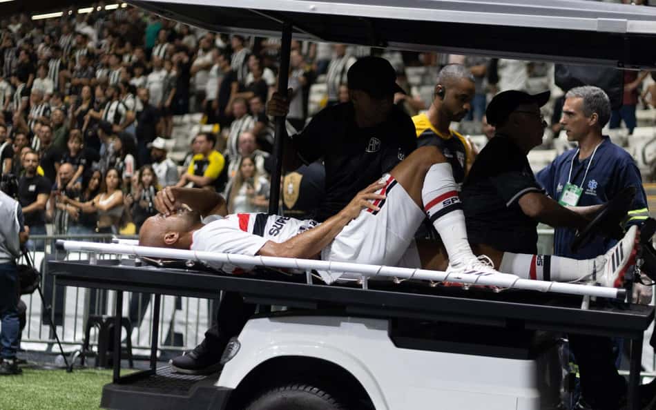 Lucas Moura realiza exames médicos, e São Paulo atualiza quadro do jogador