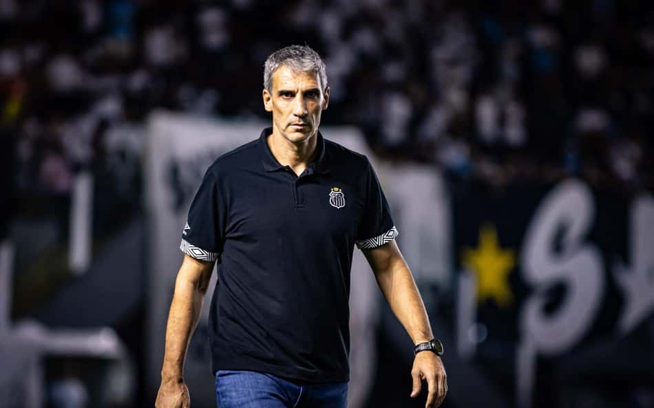 Vojvoda foi demitido pelo Santos após a derrota por 2 a 1 do Santos para o Internacional. (Foto: Marcus Viniccius/MyPhoto Press/Gazeta Press)