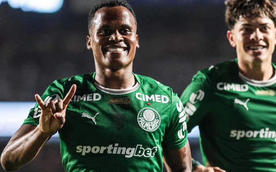 Arias comemora gol marcado