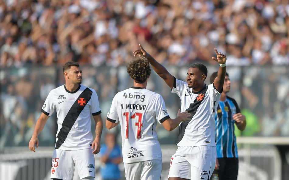 Torcedores do Vasco destacam atuação de jogador contra o Grêmio: 'Deus'
