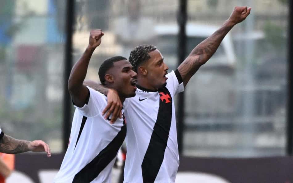 Vasco domina o Grêmio em São Januário, vence e fecha março invicto; veja os gols