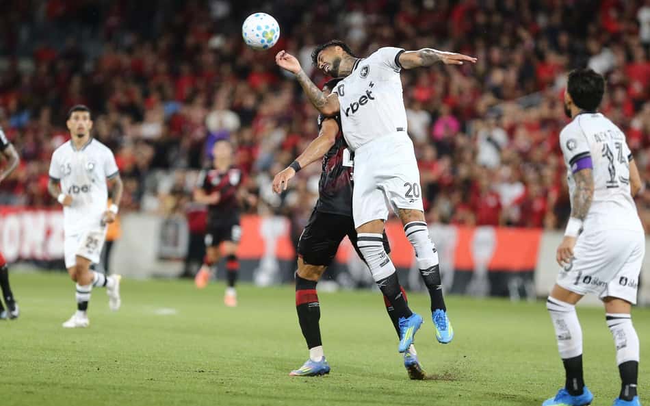 Melhores momentos: Botafogo toma 'olé' e é atropelado pelo Athletico-PR no Brasileirão