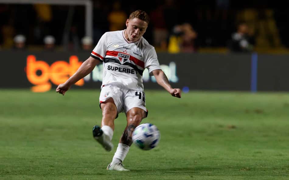 Maik lateral São Paulo