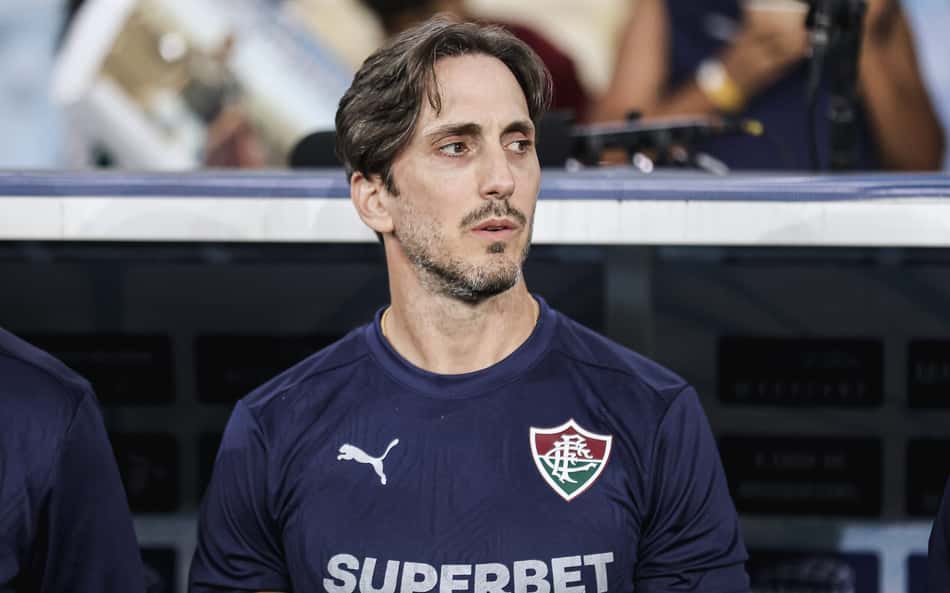 Torcedores do Fluminense mandam recado a Zubeldía: 'Na conta'