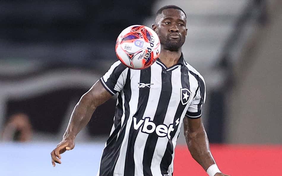 Bastos em ação pelo Botafogo contra o Fluminense (Foto: Vítor Silva/Botafogo)