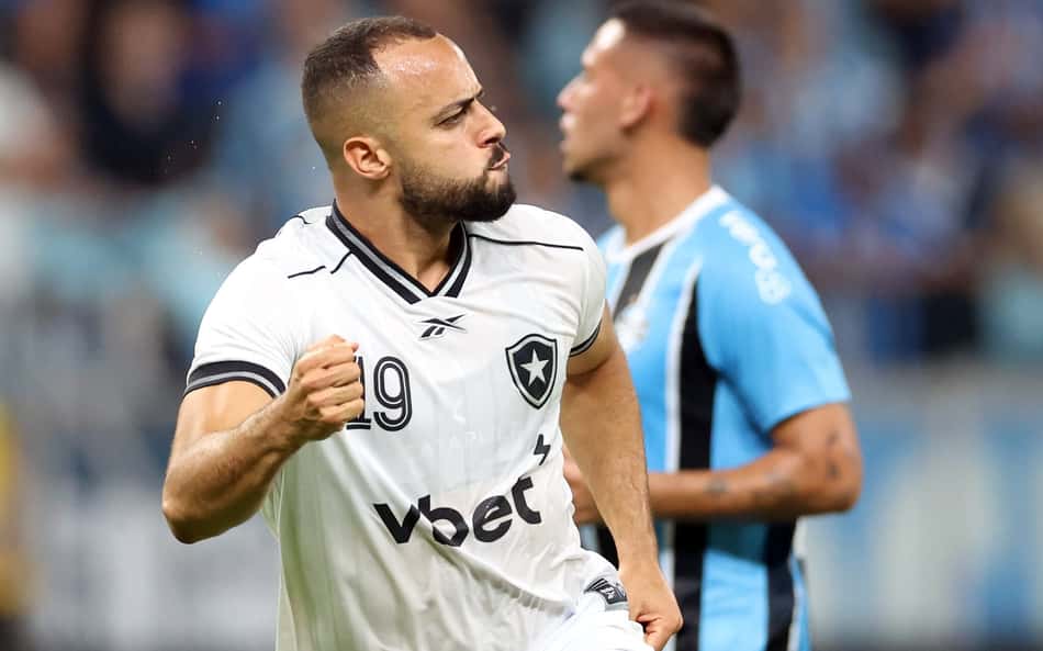Corinthians acena com interesse em Arthur Cabral, do Botafogo