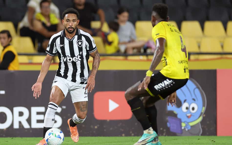 Vitinho em ação pelo Botafogo contra o Barcelona-EQU (Foto: Vítor Silva/Botafogo)