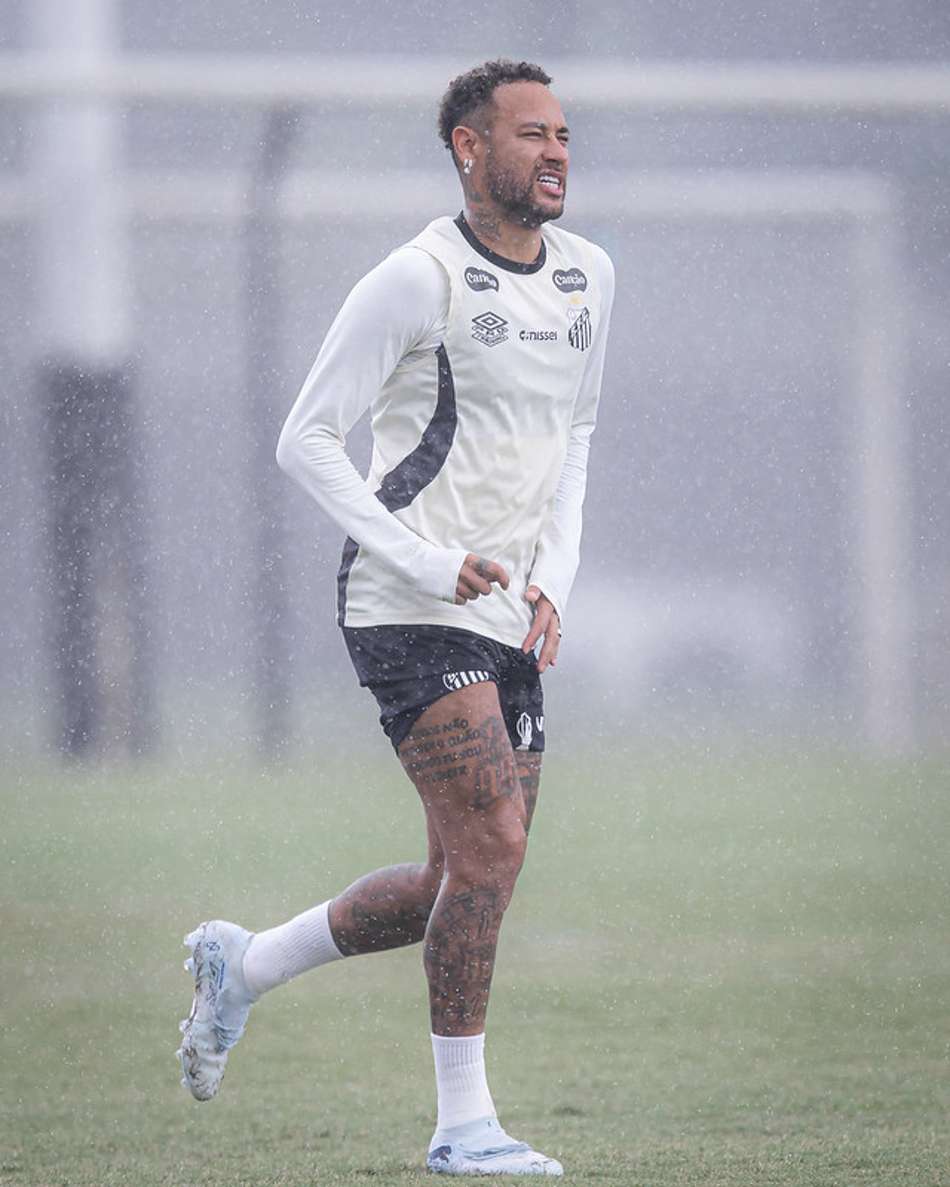 Neymar treina no CT Rei Pelé com o elenco do Santos. (Foto: Raul Baretta/ Santos FC)