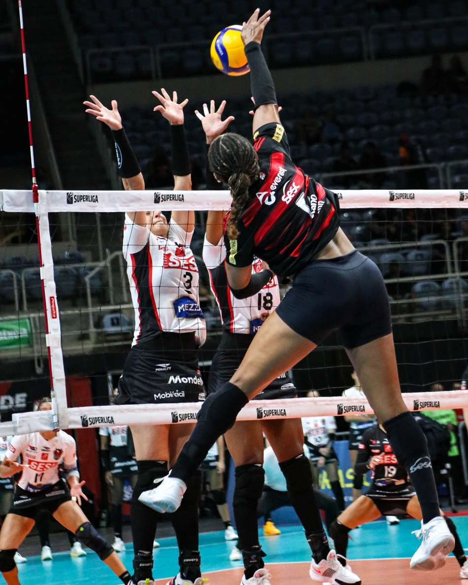 Sesc RJ Flamengo e Sesi Bauru se enfrentaram no returno da Superliga Feminina, no Maracanãzinho (Foto: Julliana Nascimento/ CRF)