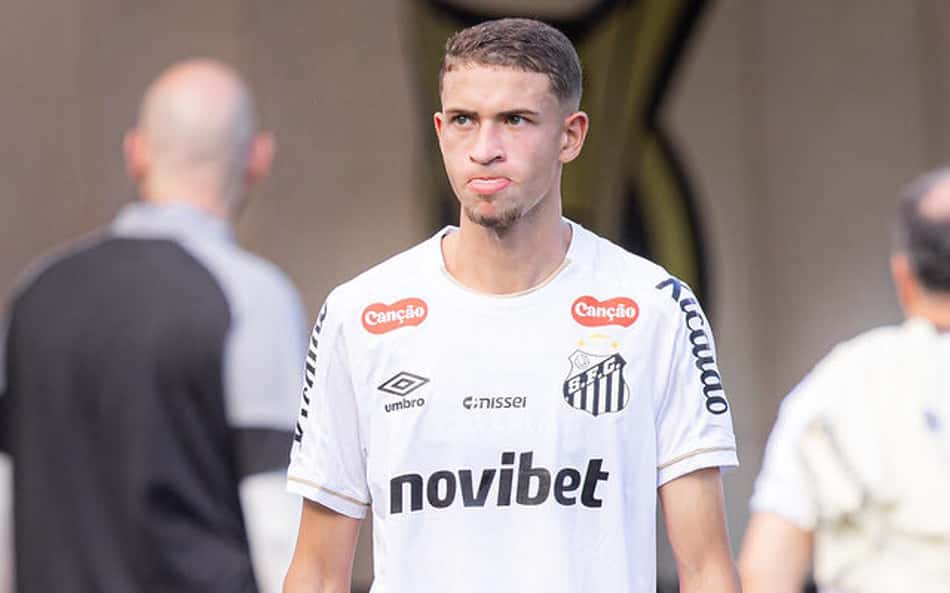 Vini Lira tem 11 jogos pelo Santos nesta temporada. (Foto: Raul Baretta/ Santos FC)