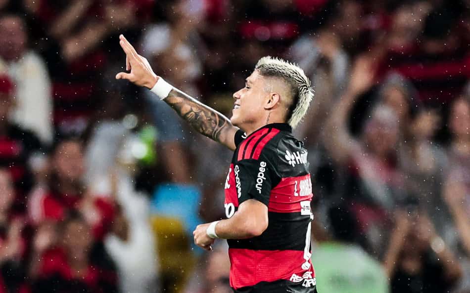 Luiz Araújo mostra repertório e projeta futuro promissor com Jardim no Flamengo: 'Ele gosta de mim'