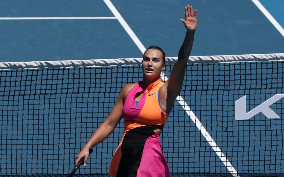 Sabalenka prova cachorro-quente com caviar e ouro de R$ 526 em Miami