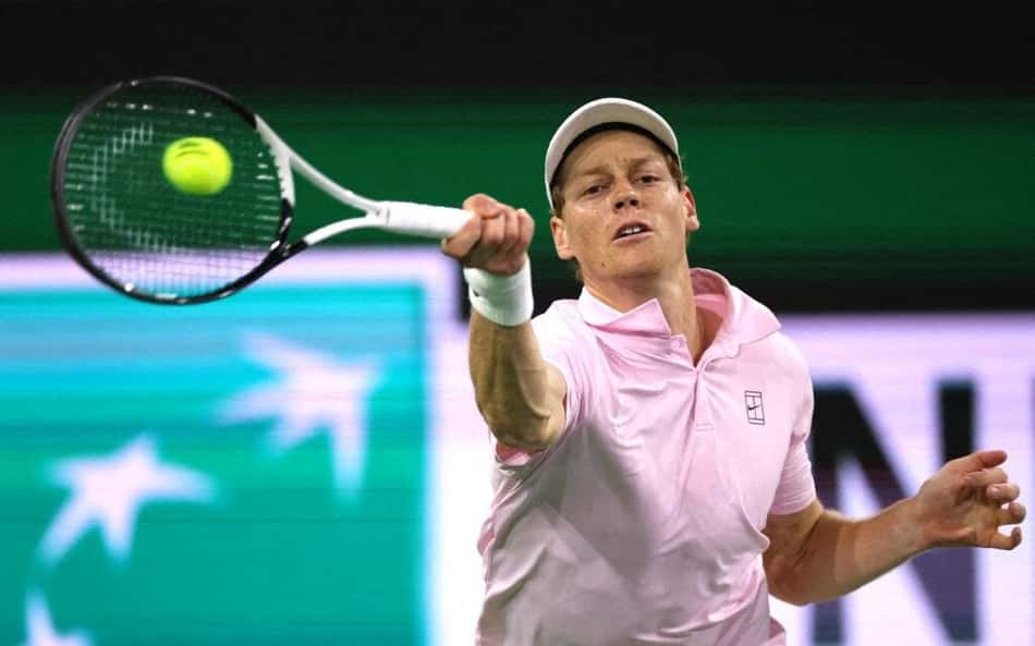 Sinner em uma das vitórias no Masters 1000 de Indian Wells (Foto: Harry How/AFP)
