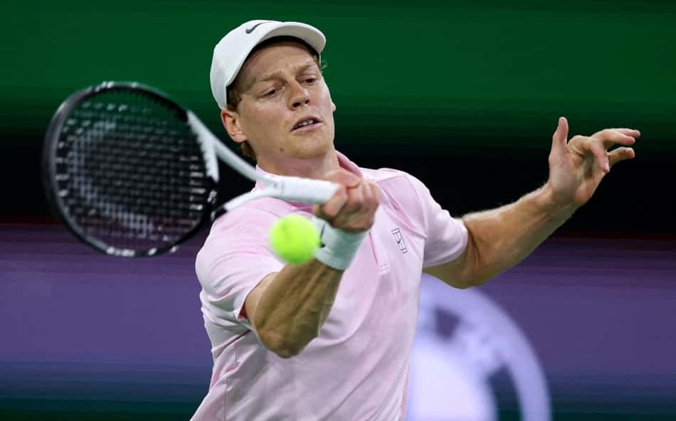 Sinner em uma das vitórias no Masters 1000 de Indian Wells (Foto: Clive Brunskill/AFP)
