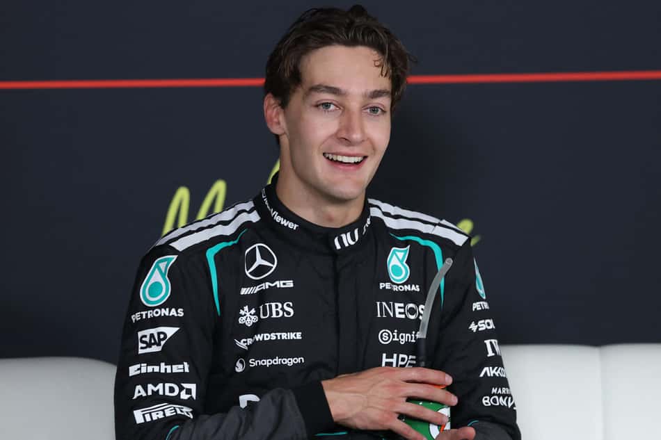 George Russell participa de coletiva após a vitória da Mercedes no GP da Austrália de Fórmula 1 em Albert Park. (Foto: Martin Keep/AFP)