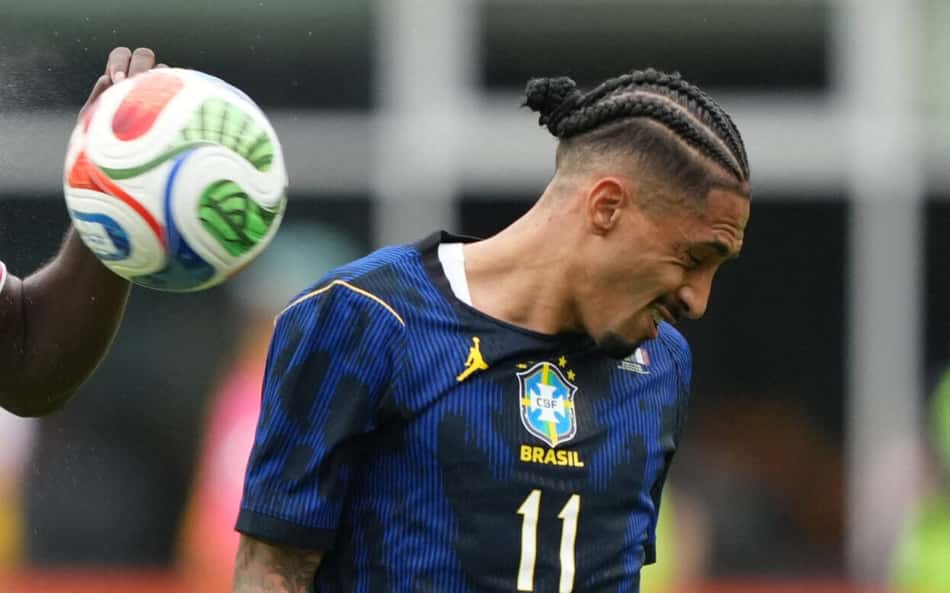 Por que Ancelotti tirou Raphinha no intervalo de Brasil x França?