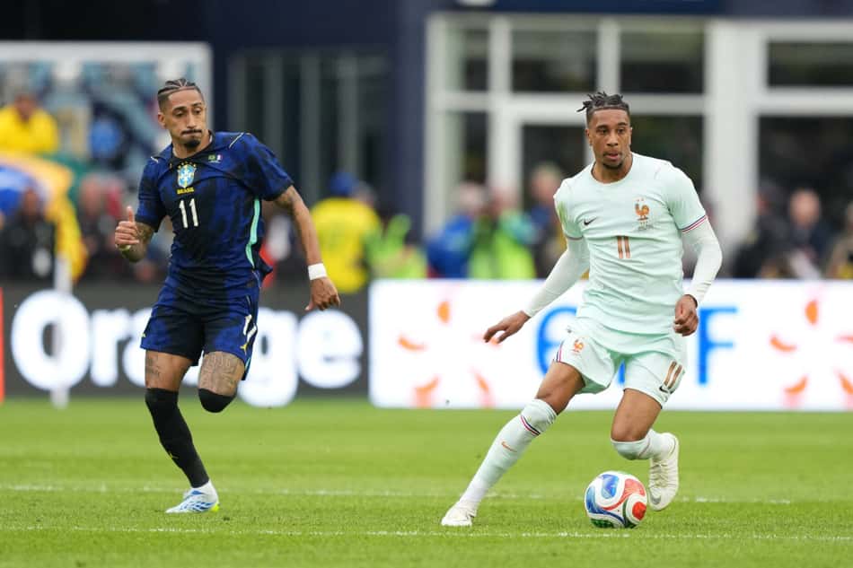 Raphinha em ação pela Seleção Brasileira (Foto: Michael Owens/Getty Images via AFP)