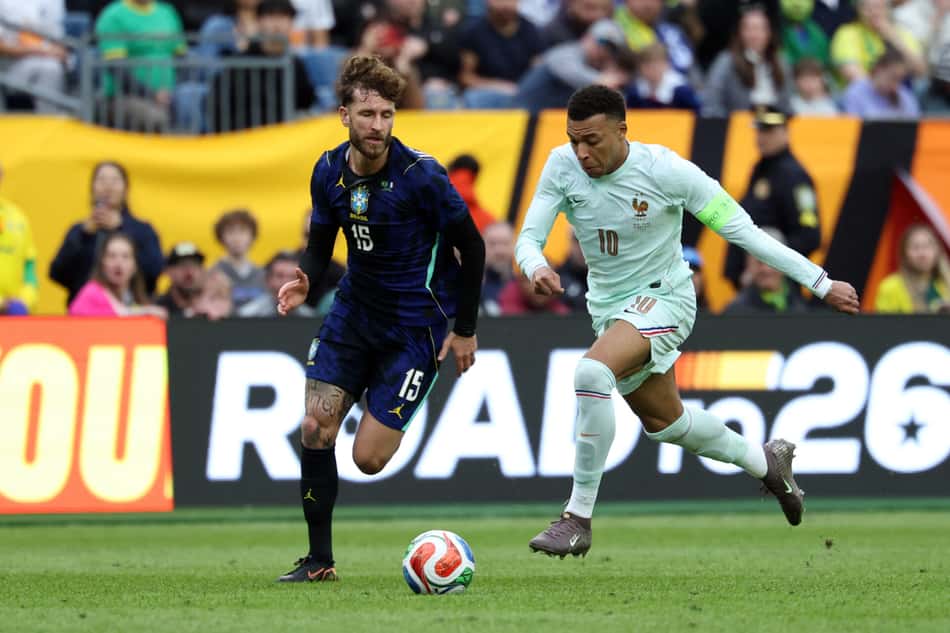 Léo Pereira x ,Mbappé