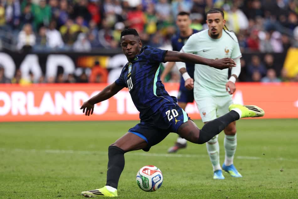 Luiz Henrique em ação com a Seleção Brasileira (Foto: FRANCK FIFE / AFP)