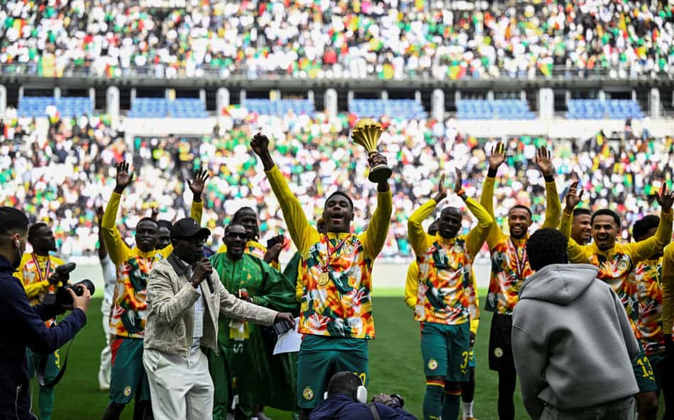 Após polêmica, Senegal exibe troféu da Copa Africana de Nações antes de amistoso