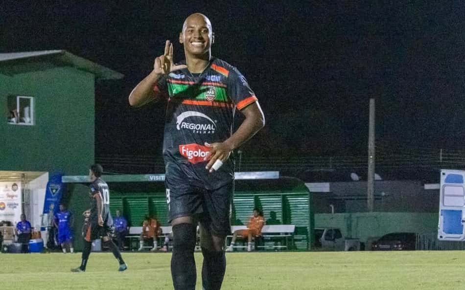 Artilheiro do Brasil disputa vaga na final estadual; Lance! transmite ao vivo