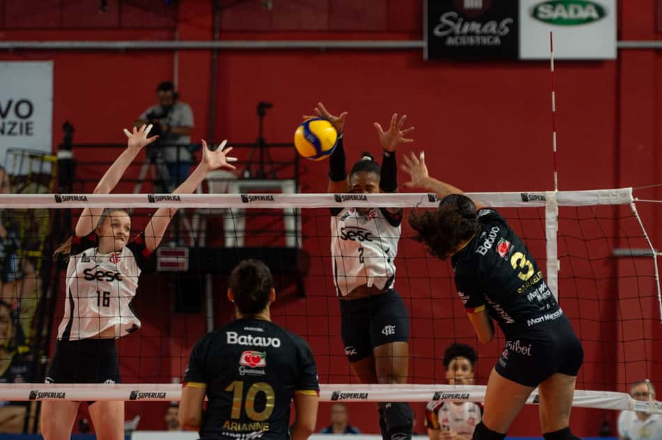Sesc RJ Flamengo vence Mackenzie no jogo 1 das quartas de final da Superliga 25/26 (Foto: Alessandra Torres)