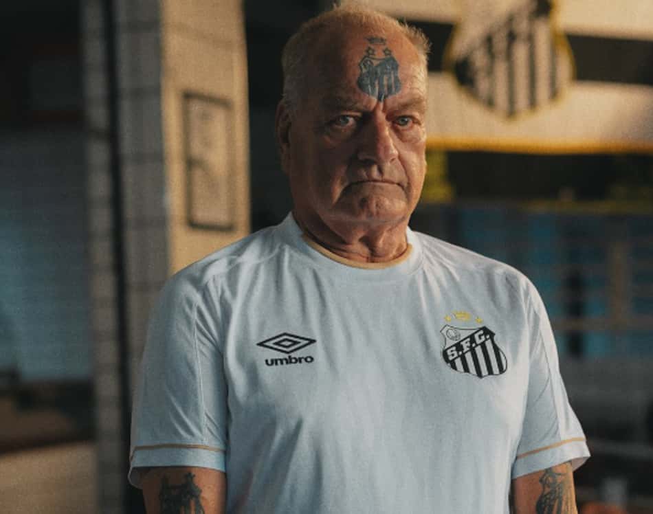 Alemão, torcedor icônico do Santos, estrela campanha do novo uniforme