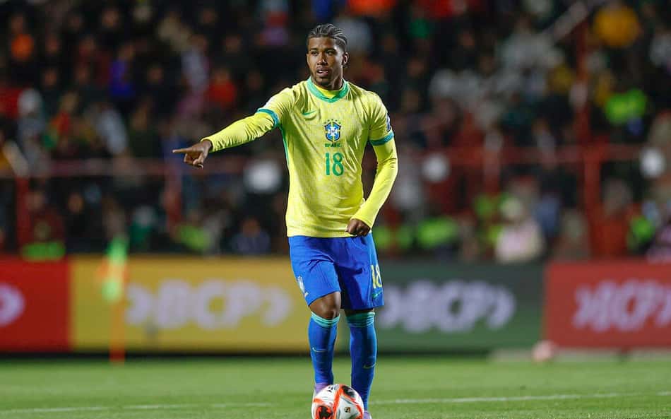 Andrey Santos em ação pela a Seleção Brasileira contra a Bolívia, nas Eliminatórias