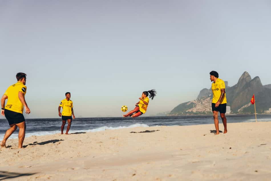 Apresentação do novo uniforme do Bodo/Glimt no Rio de Janeiro (Foto: Reprodução/X)